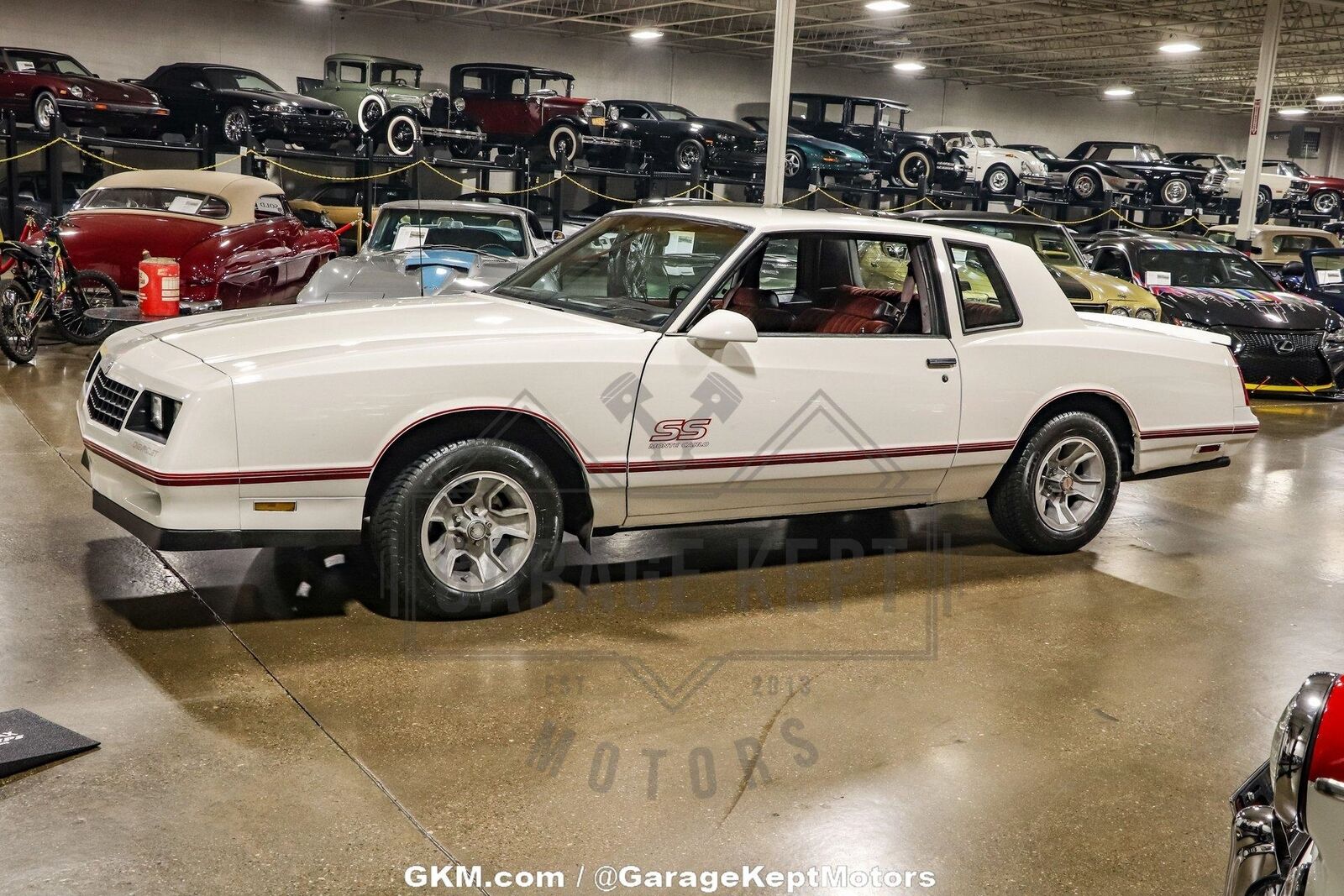 Chevrolet-Monte-Carlo-Coupe-1987-White-Red-177730-8