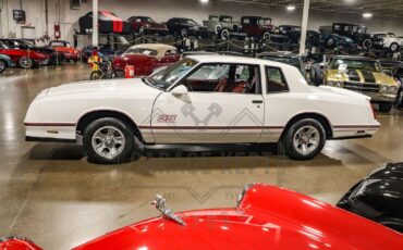 Chevrolet-Monte-Carlo-Coupe-1987-White-Red-177730-9