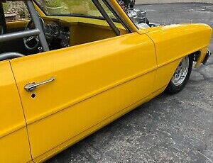 Chevrolet-Nova-1967-Yellow-2414-18