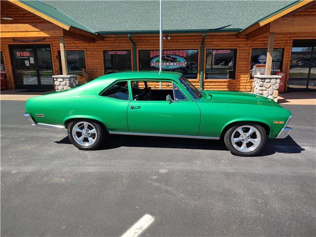 Chevrolet-Nova-1970-Green-Black-0-26