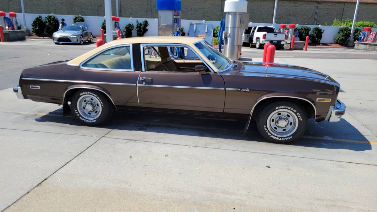 Chevrolet-Nova-1977-brown-87548-3