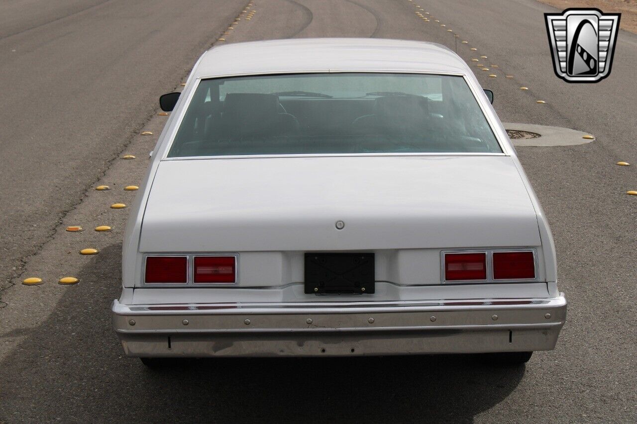 Chevrolet-Nova-1978-White-Black-6090-7