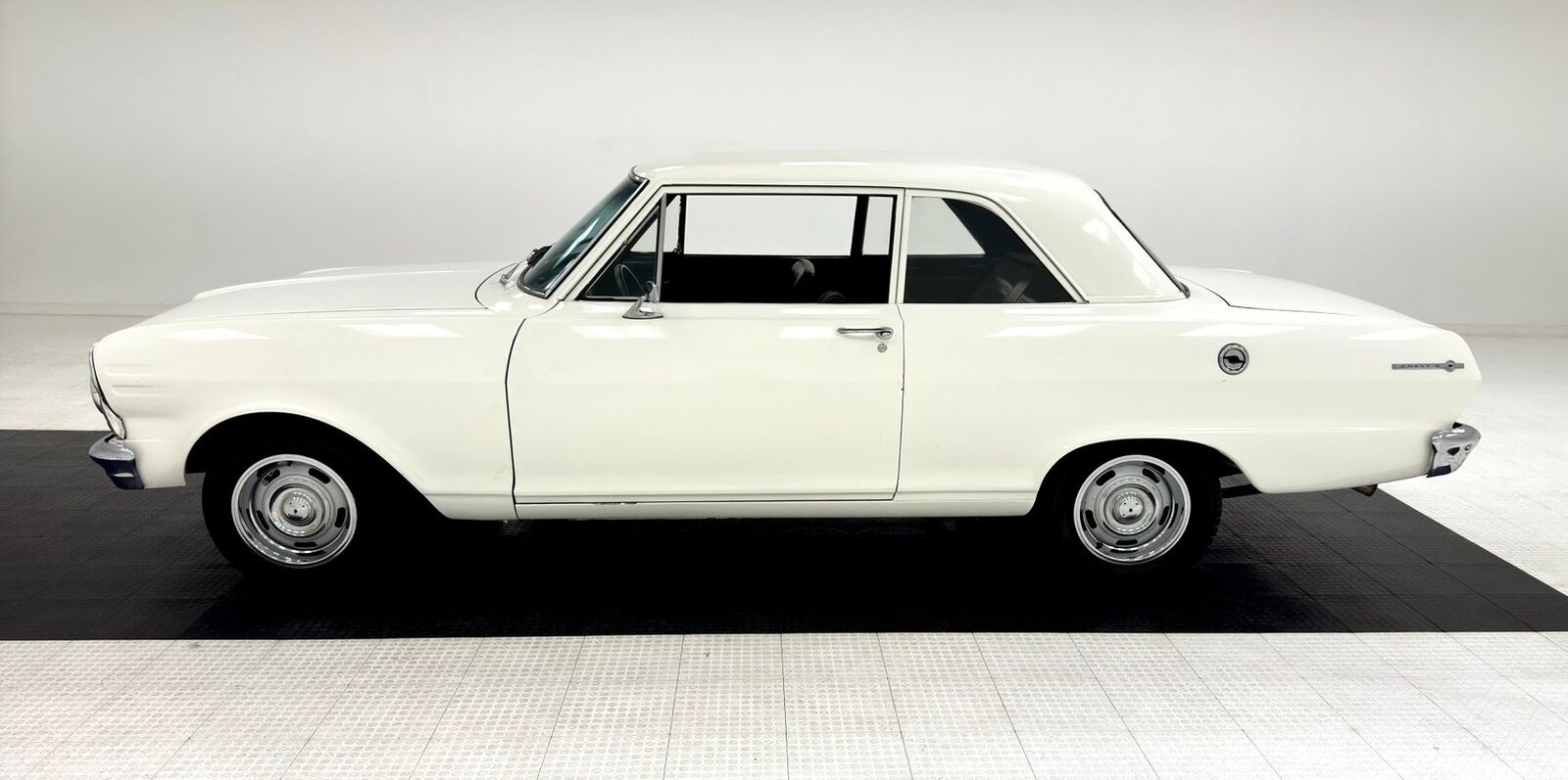 Chevrolet-Nova-Berline-1965-White-Black-117276-1