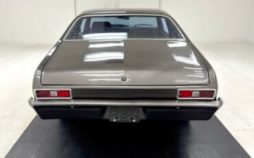 Chevrolet-Nova-Berline-1972-Gray-Black-71608-3