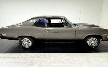 Chevrolet-Nova-Berline-1972-Gray-Black-71608-5