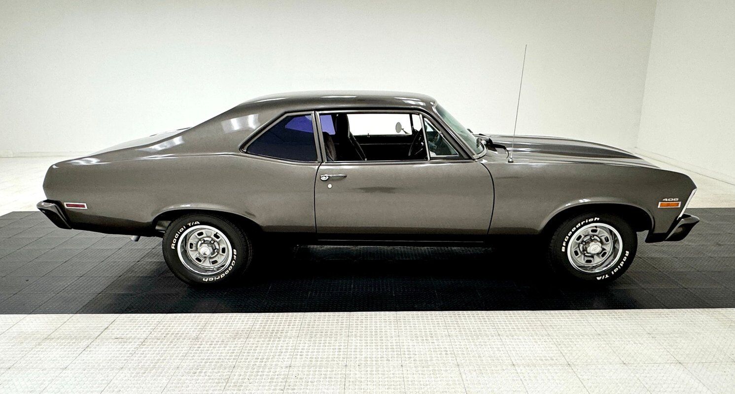 Chevrolet-Nova-Berline-1972-Gray-Black-71608-5