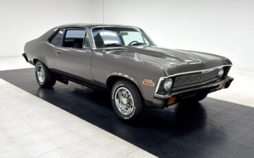 Chevrolet-Nova-Berline-1972-Gray-Black-71608-6