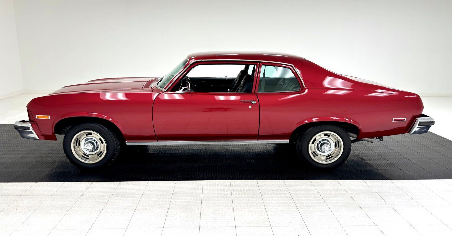 Chevrolet-Nova-Berline-1974-Red-Black-24589-1