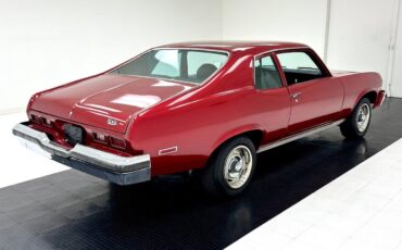 Chevrolet-Nova-Berline-1974-Red-Black-24589-4