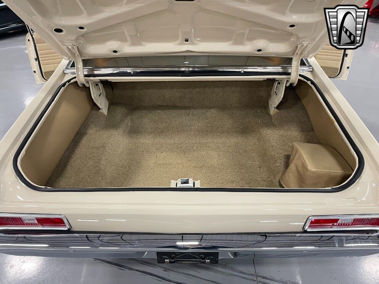 Chevrolet-Nova-Coupe-1972-Cream-Tan-10165-8