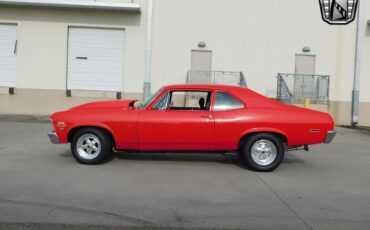 Chevrolet-Nova-Coupe-1972-Red-Black-164-5