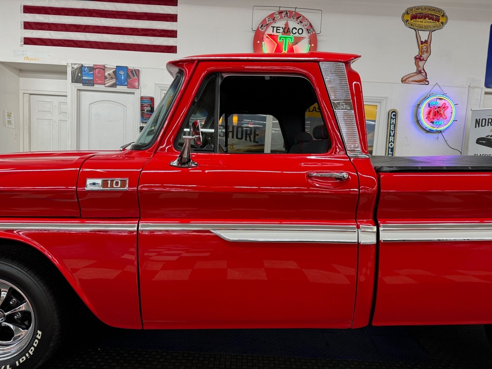 Chevrolet-Other-Pickups-1965-Red-Gray-916-17