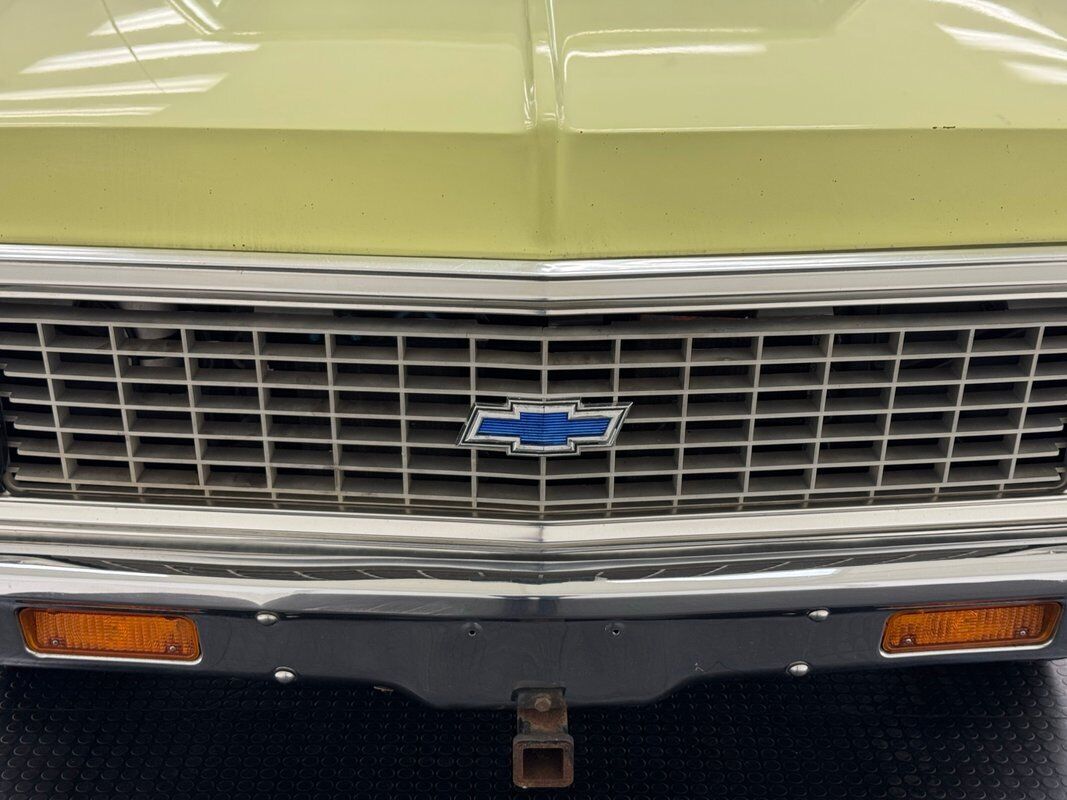 Chevrolet-Other-Pickups-1972-Grapefruit-Parchment-85319-8