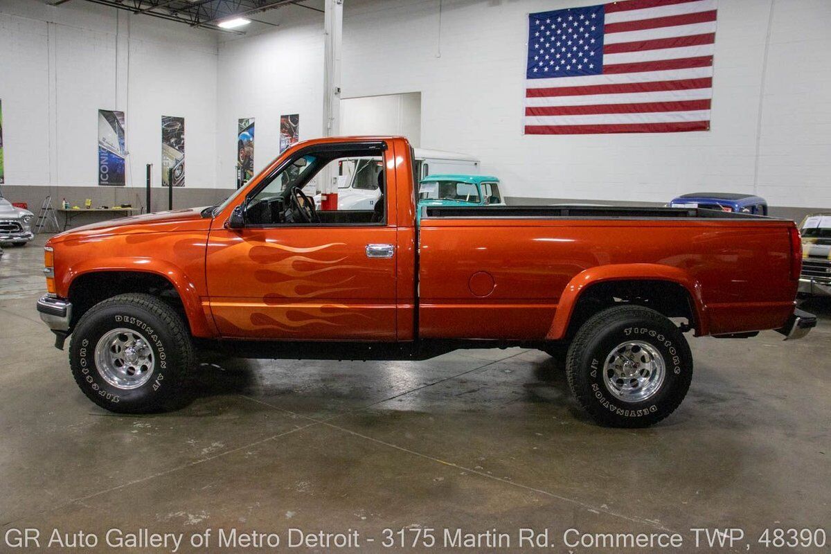 Chevrolet-Other-Pickups-1988-Orange-Black-205833-2