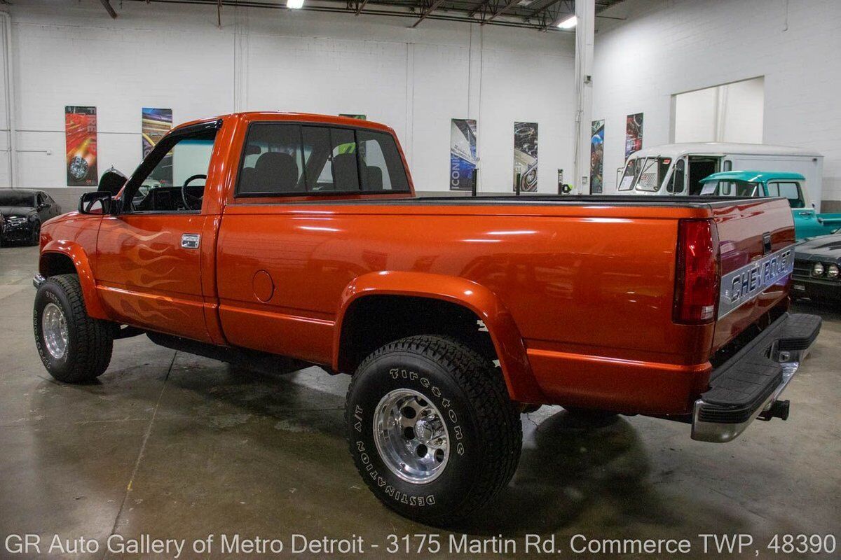 Chevrolet-Other-Pickups-1988-Orange-Black-205833-3