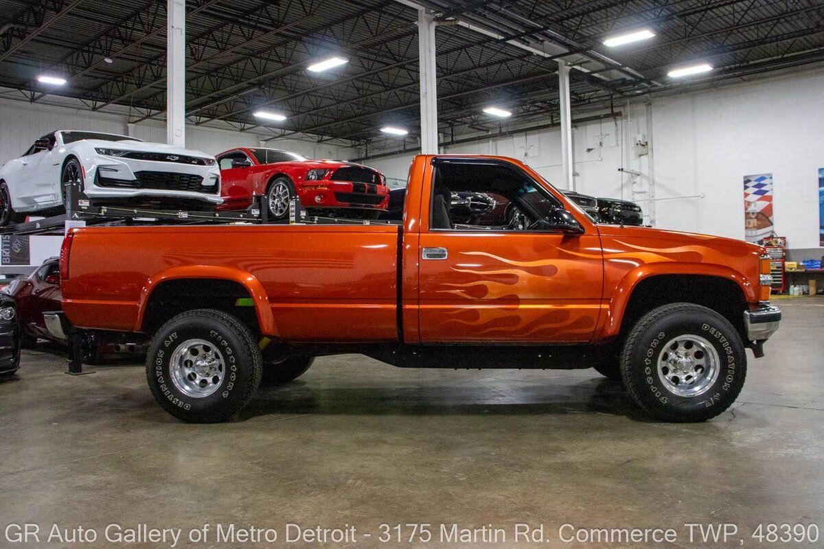 Chevrolet-Other-Pickups-1988-Orange-Black-205833-6