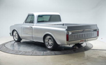 Chevrolet-Other-Pickups-Pickup-1970-Silver-Black-1265-4