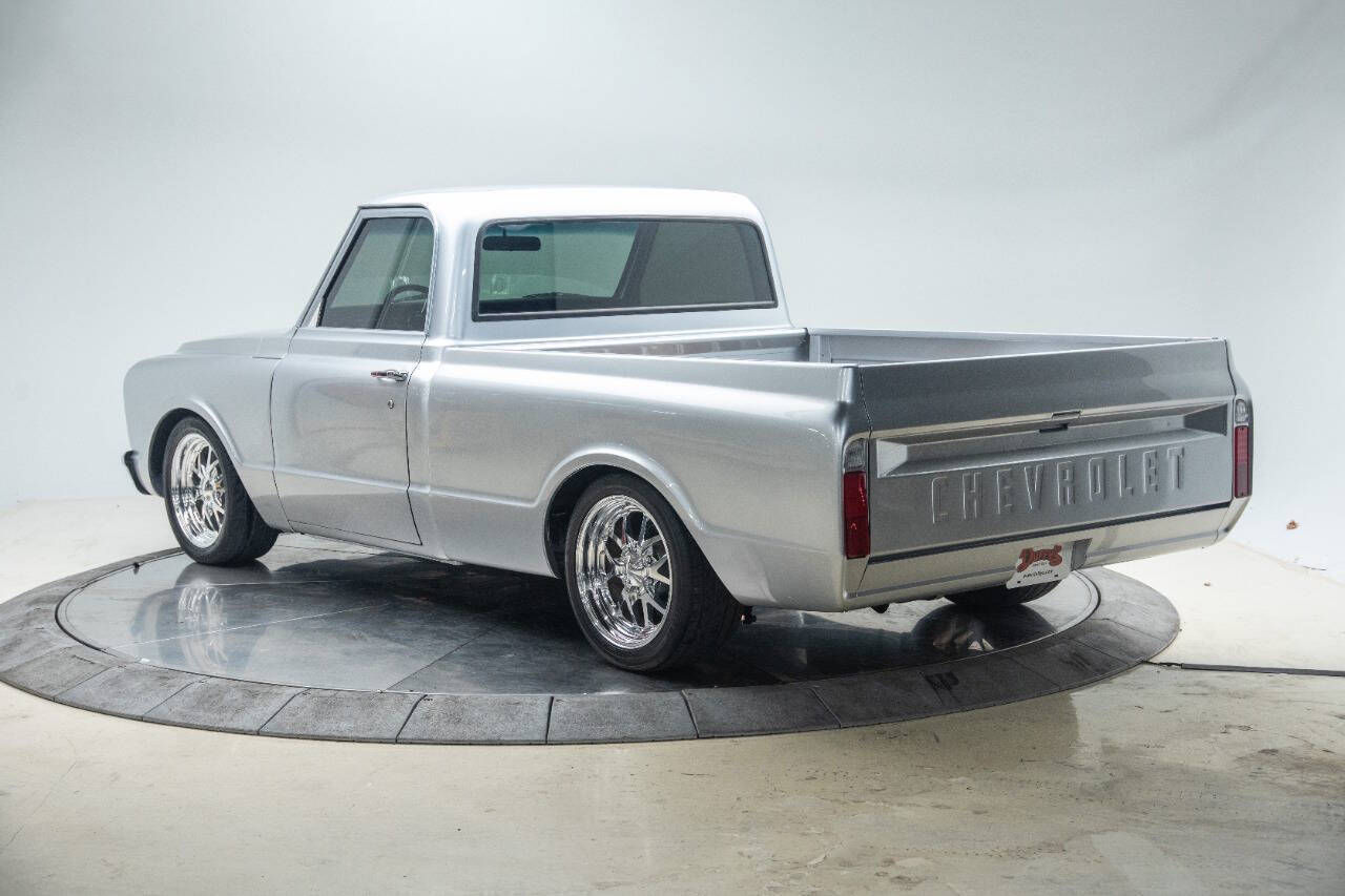 Chevrolet-Other-Pickups-Pickup-1970-Silver-Black-1265-4