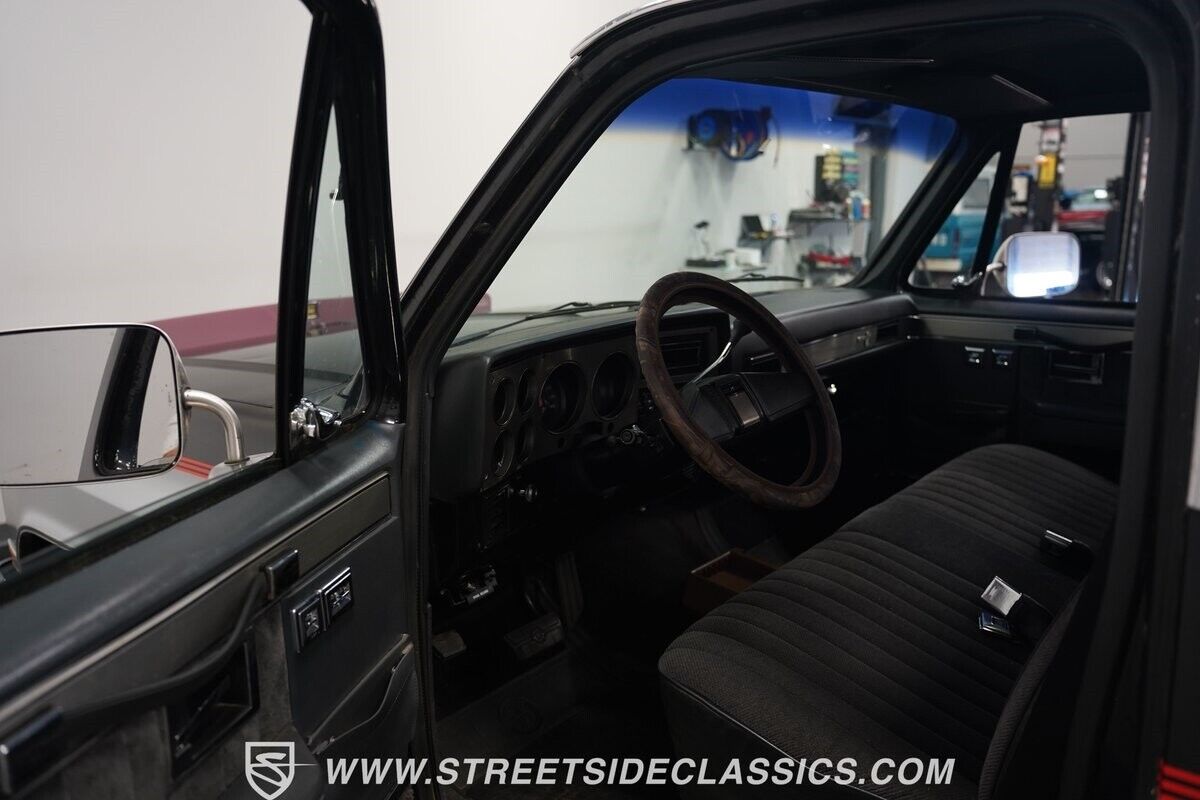 Chevrolet-Other-Pickups-Pickup-1984-Black-Black-37839-4