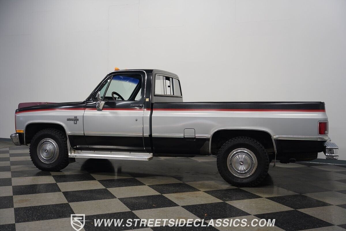 Chevrolet-Other-Pickups-Pickup-1984-Black-Black-37839-9