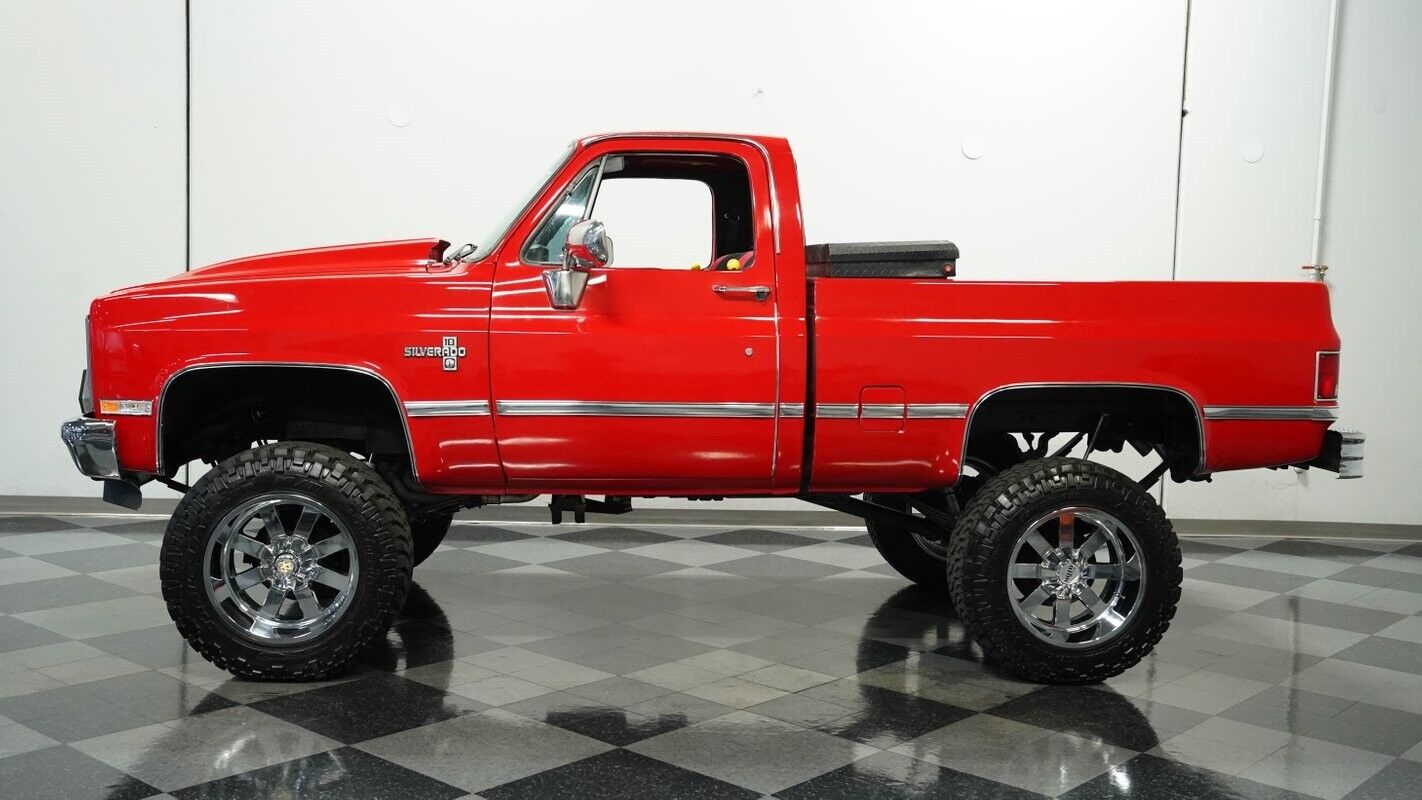 Chevrolet-Other-Pickups-Pickup-1984-Red-Black-56321-2