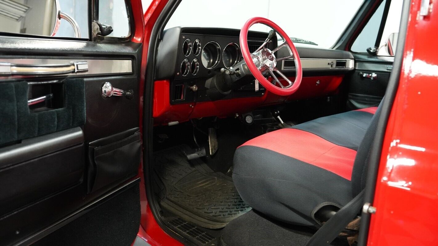 Chevrolet-Other-Pickups-Pickup-1984-Red-Black-56321-4