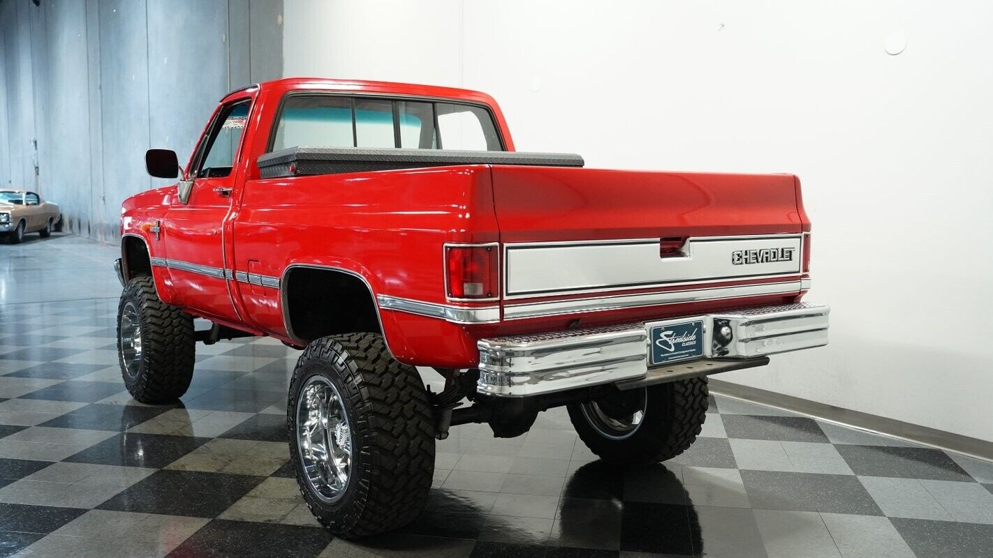 Chevrolet-Other-Pickups-Pickup-1984-Red-Black-56321-8