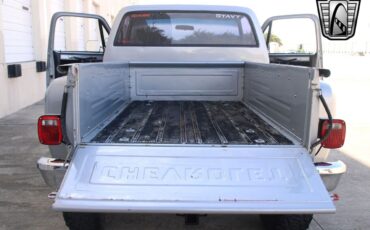 Chevrolet-Other-Pickups-Pickup-1985-Gray-Black-123942-11