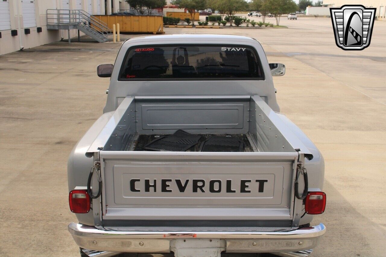 Chevrolet-Other-Pickups-Pickup-1985-Gray-Black-123942-4