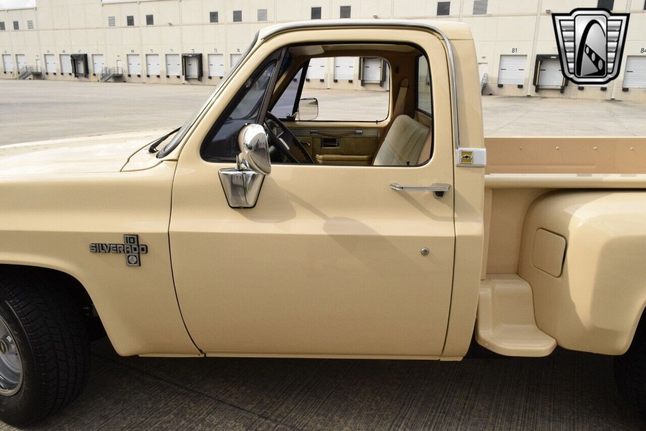 Chevrolet-Other-Pickups-Pickup-1987-Beige-Tan-146869-7