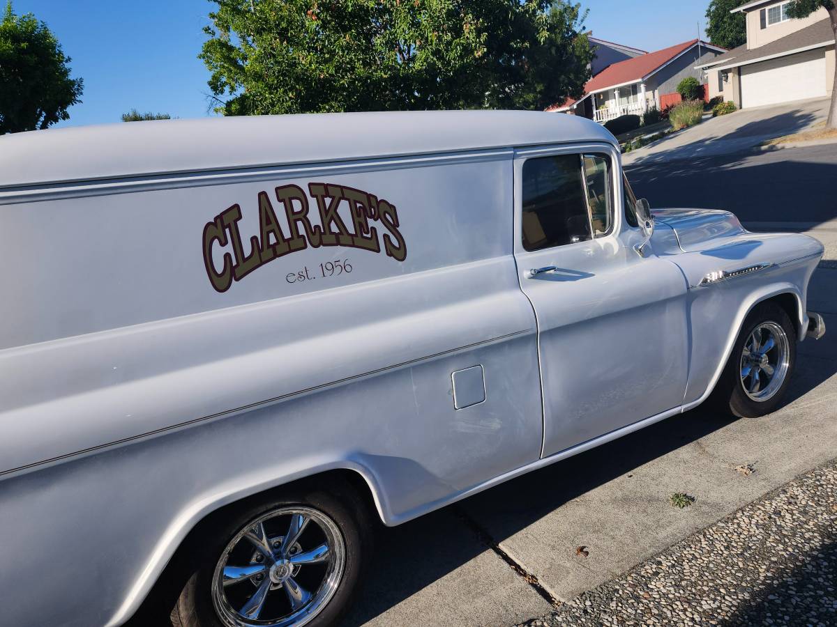 Chevrolet-Panel-truck-1956-white-1609-1