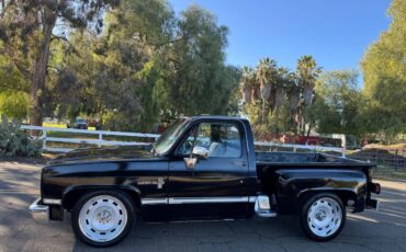 Chevrolet-Pickup-c10-shortbox-1985-black-159325-1