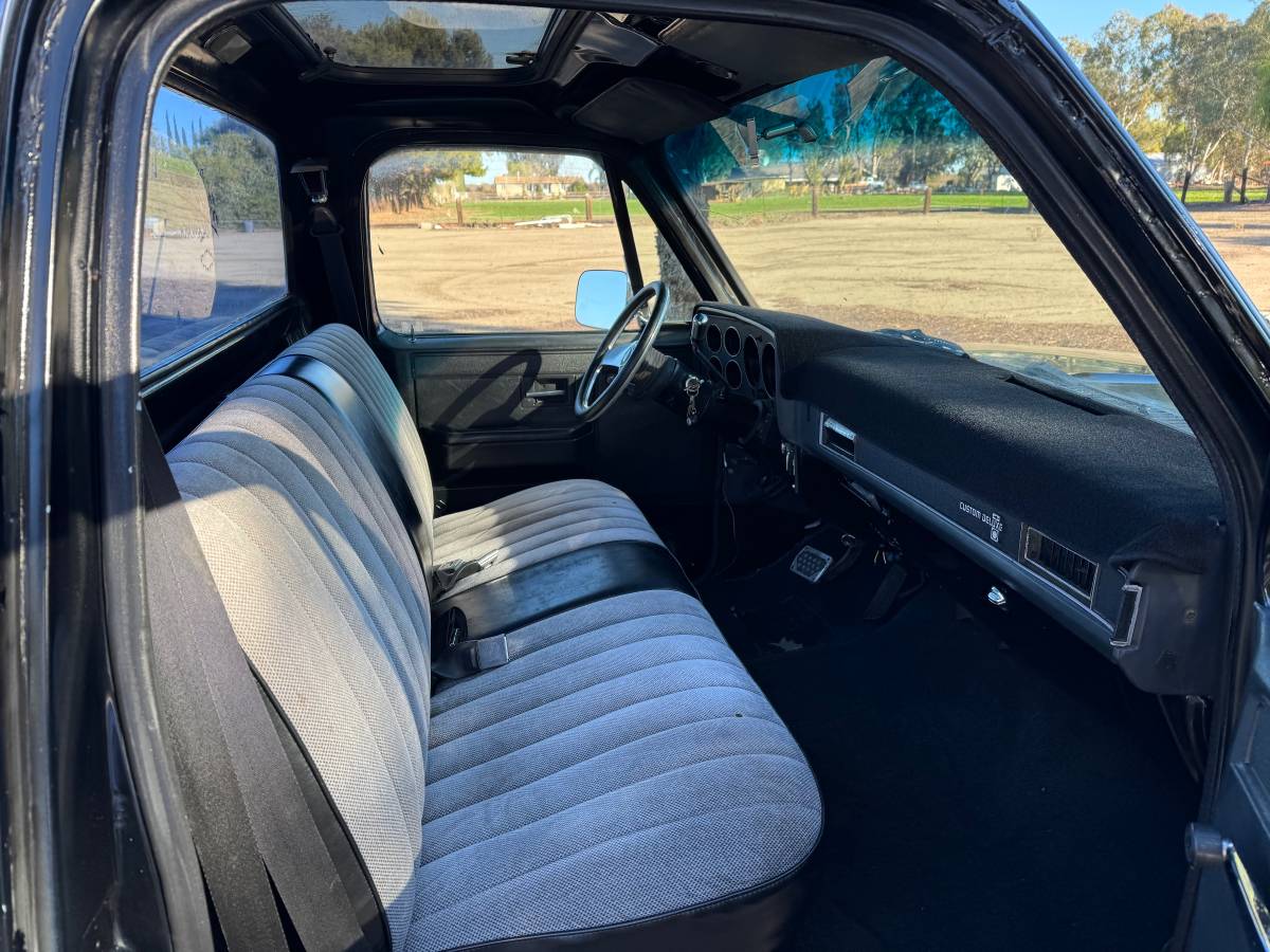 Chevrolet-Pickup-c10-shortbox-1985-black-159325-10