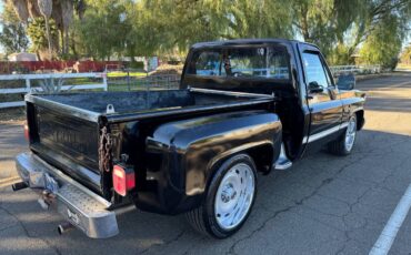 Chevrolet-Pickup-c10-shortbox-1985-black-159325-3