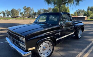 Chevrolet-Pickup-c10-shortbox-1985-black-159325