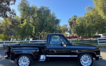 Chevrolet-Pickup-c10-shortbox-1985-black-159325-4