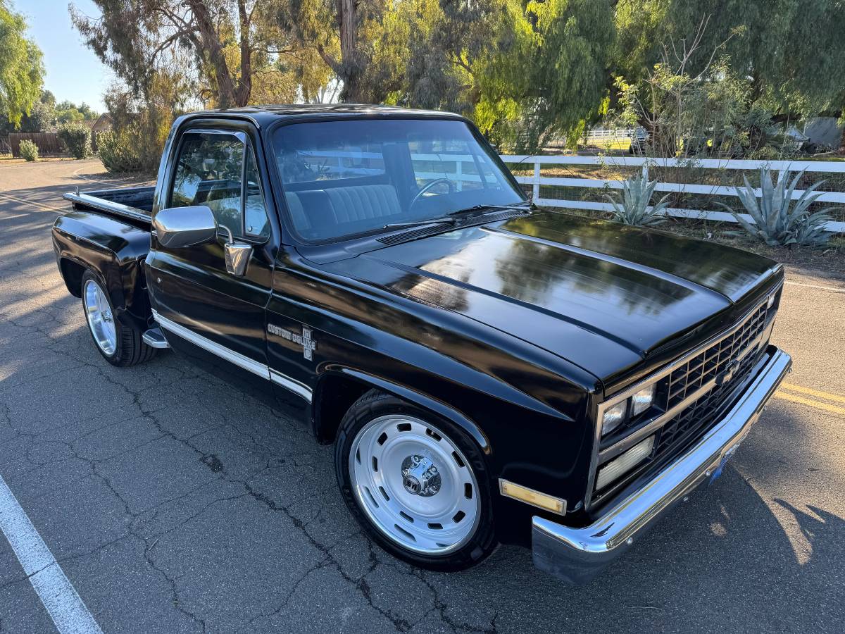 Chevrolet-Pickup-c10-shortbox-1985-black-159325-5