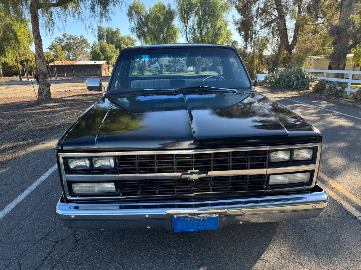 Chevrolet-Pickup-c10-shortbox-1985-black-159325-6