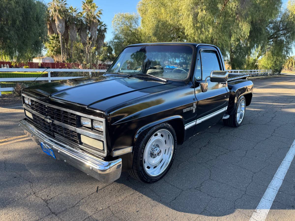 Chevrolet-Pickup-c10-shortbox-1985-black-159325-8