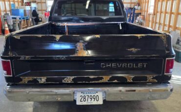 Chevrolet-Pickup-c10-shortbox-1985-black-68513-1