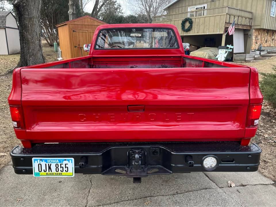 Chevrolet-Pickup-diesel-1985-red-205996-1