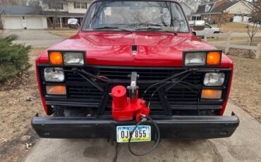 Chevrolet-Pickup-diesel-1985-red-205996