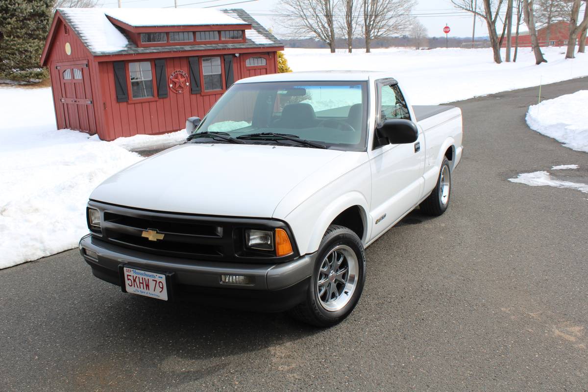 Chevrolet-S-10-1995-white-28611-1