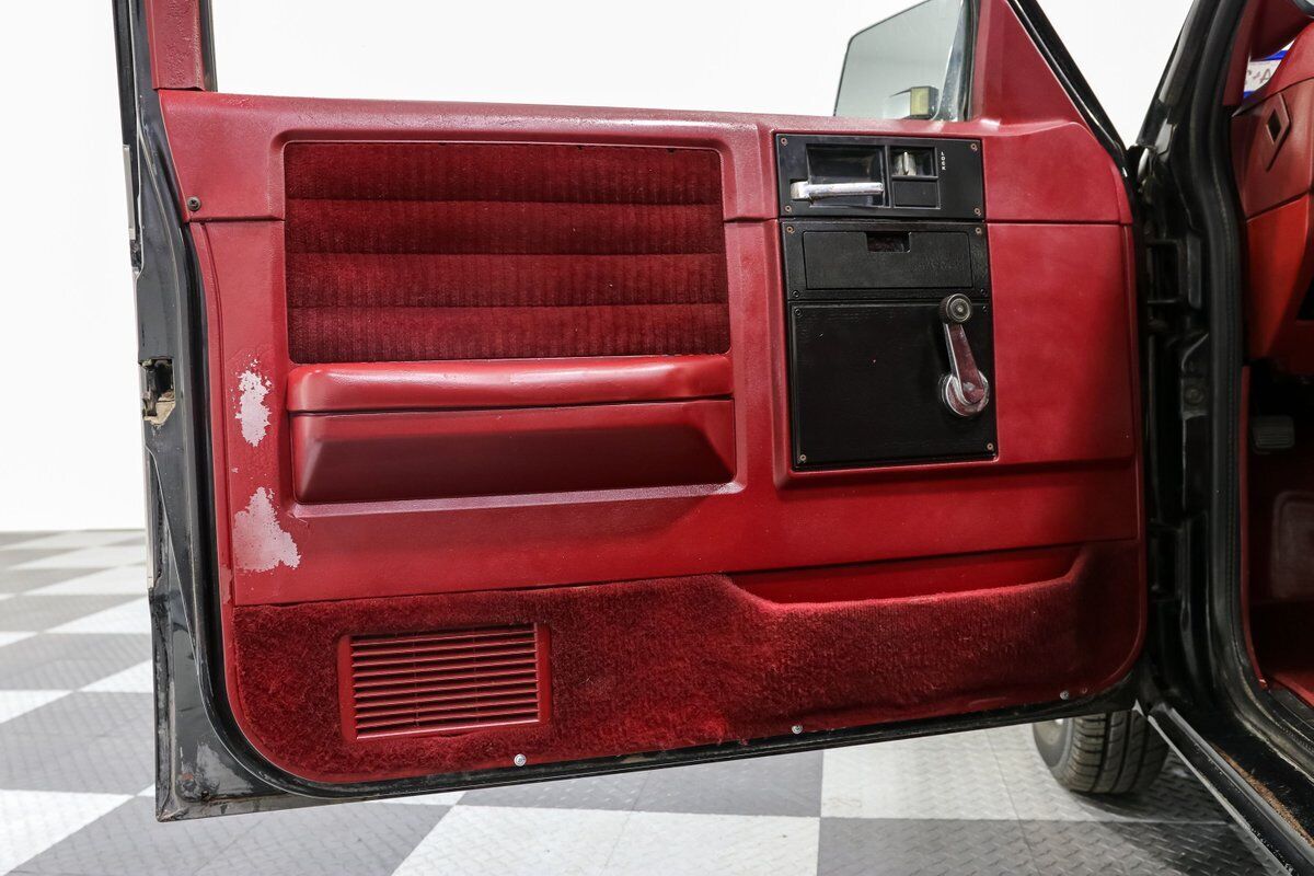 Chevrolet-S-10-Pickup-1982-Black-Red-221629-11