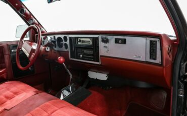 Chevrolet-S-10-Pickup-1982-Black-Red-221629-15