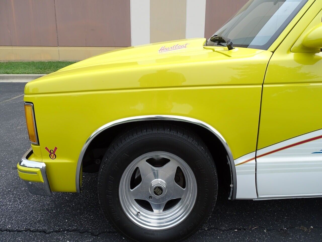 Chevrolet-S-10-Pickup-1982-Yellow-Black-28360-10