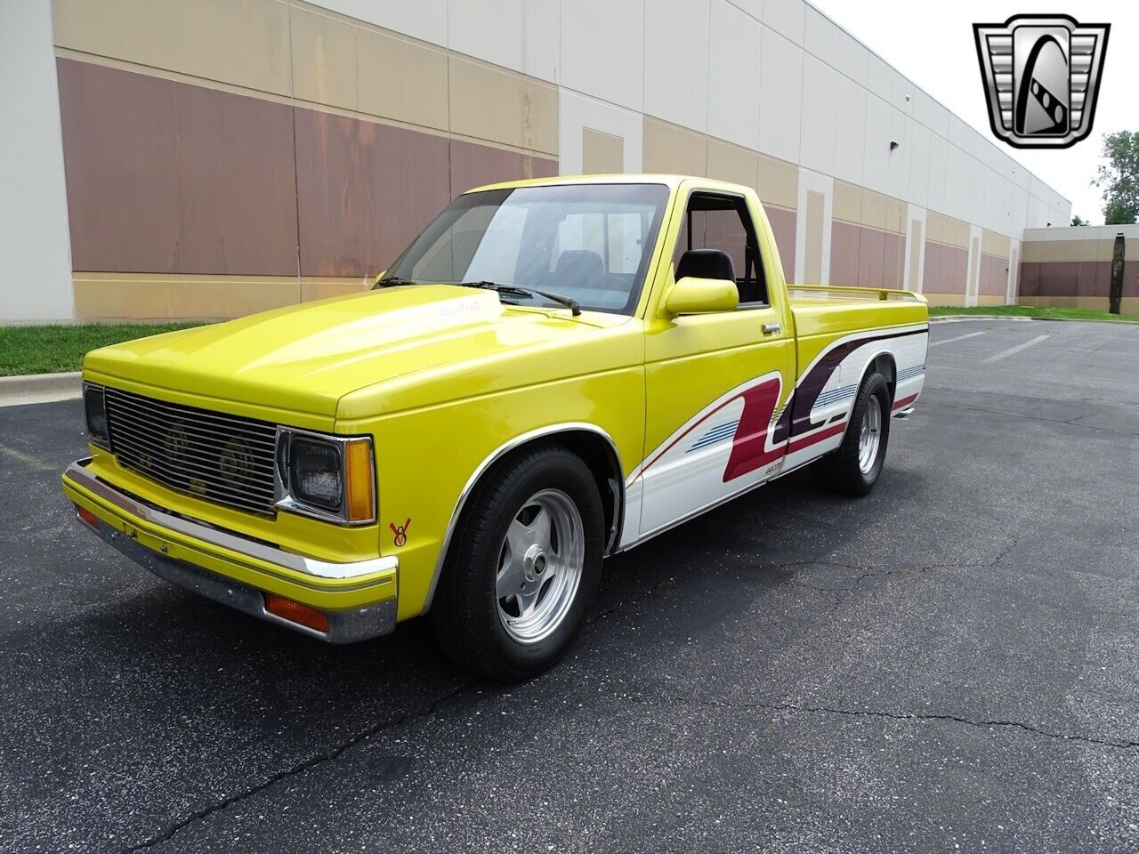 Chevrolet-S-10-Pickup-1982-Yellow-Black-28360-2