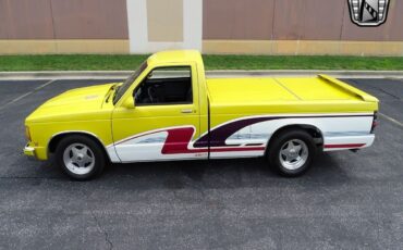 Chevrolet-S-10-Pickup-1982-Yellow-Black-28360-3