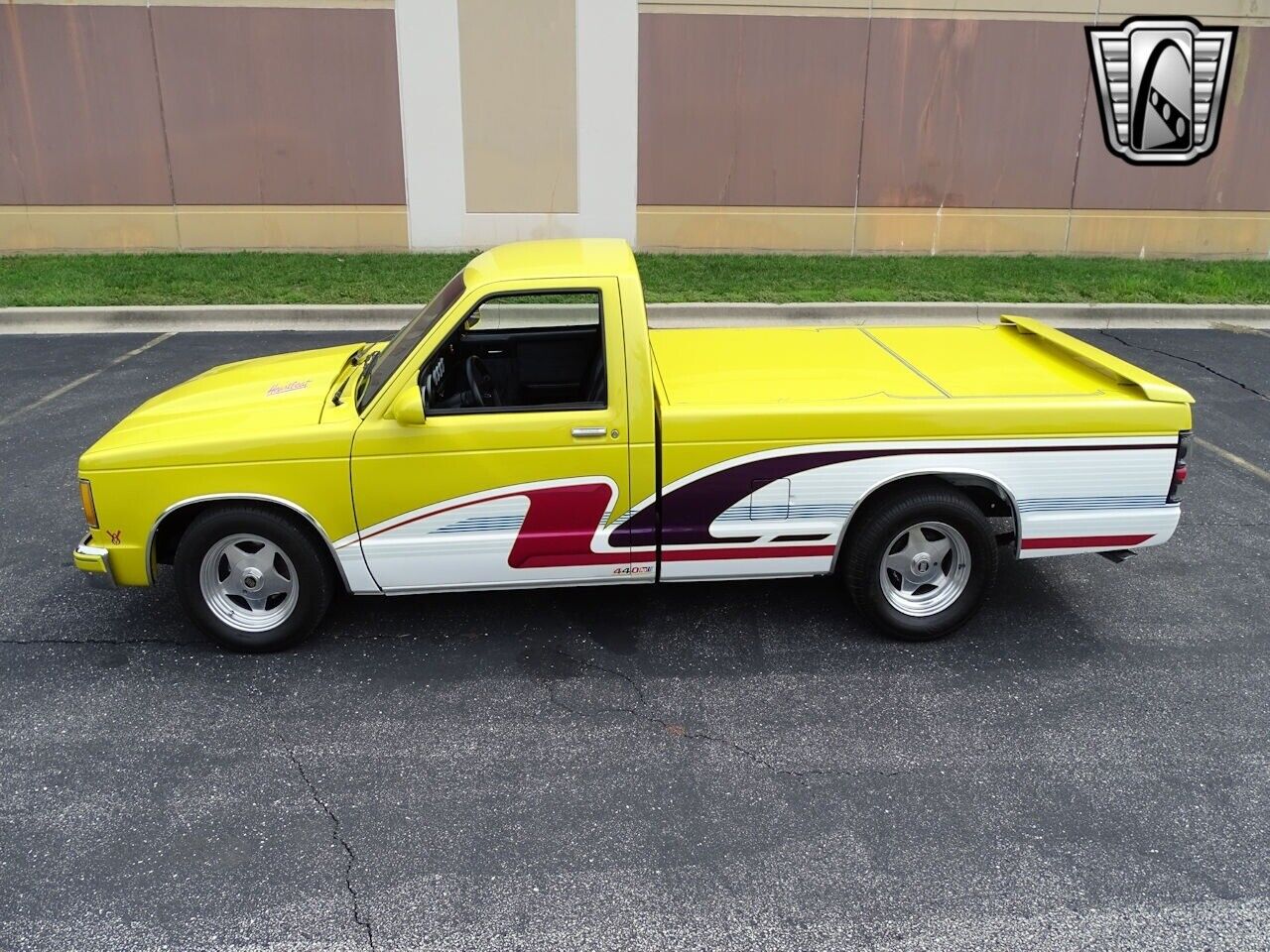 Chevrolet-S-10-Pickup-1982-Yellow-Black-28360-3