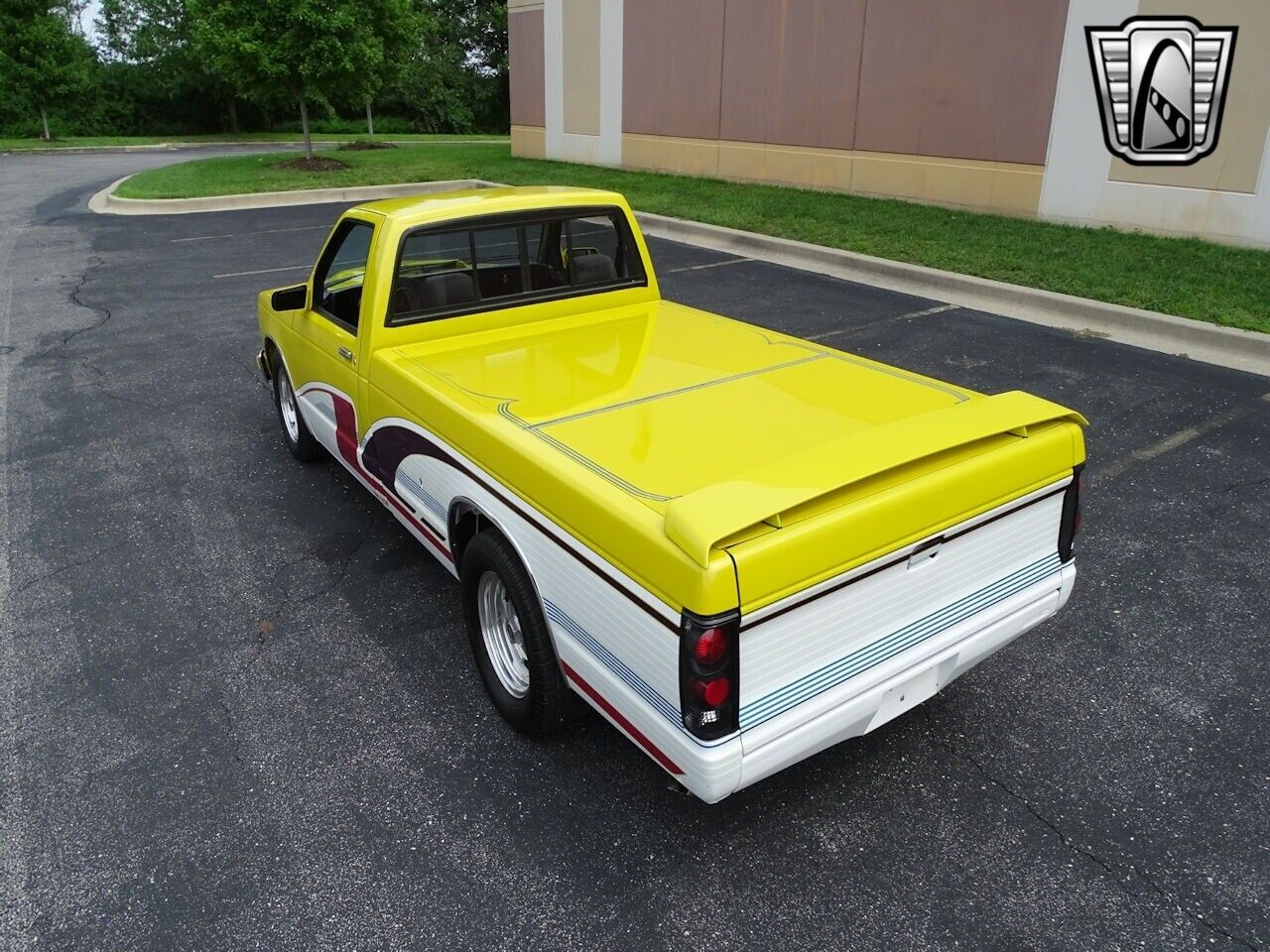 Chevrolet-S-10-Pickup-1982-Yellow-Black-28360-4